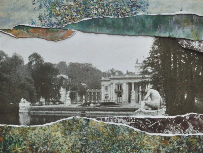 Archiwalna fotografia przedstawiająca Pałac na Wyspie w otoczeniu wody i drzew. Po prawej stronie widoczna jest rzeźna siedzącej postaci. 