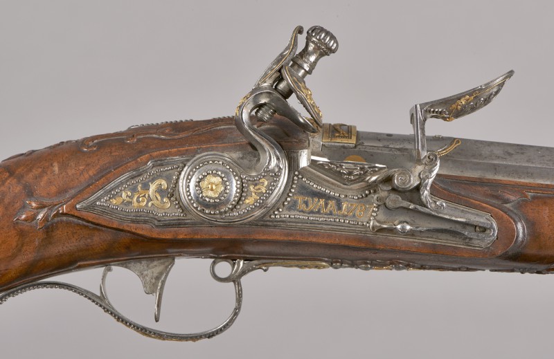 Pistol with flintlock mechanism