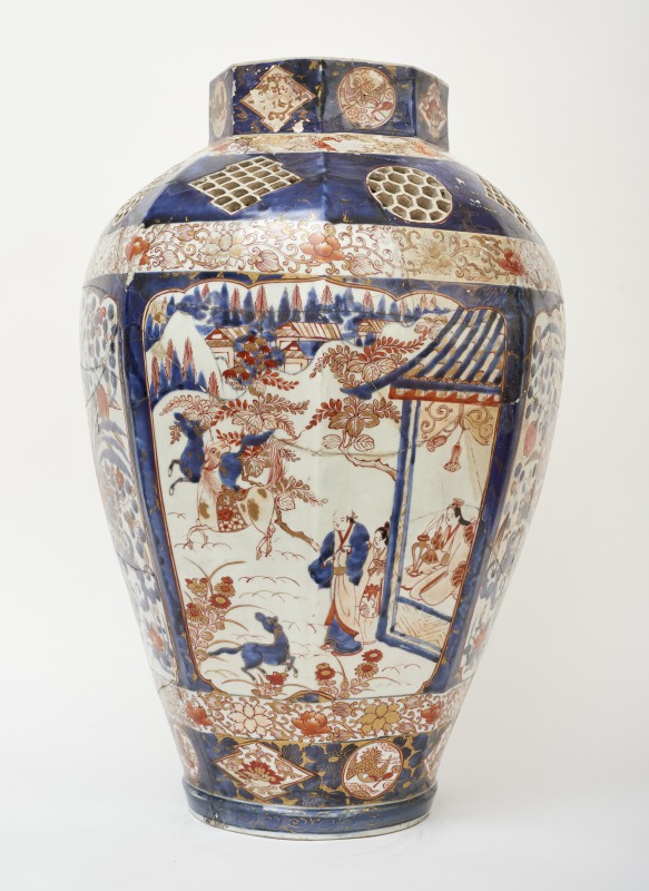 Octagonal vase in the imari type