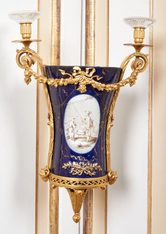 Two-sconce applique