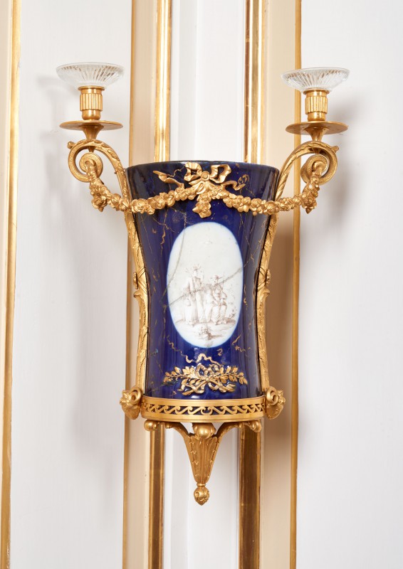 Two-sconce applique