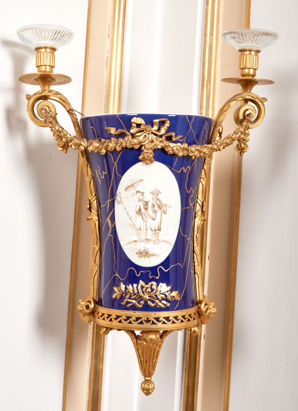 Two-sconce applique