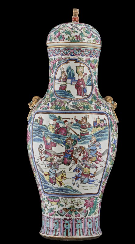 Vase with lid with figure of a Foo dog (imperial guardian lions)