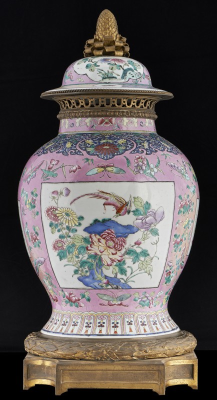 Porcelain vase competed with bronze
