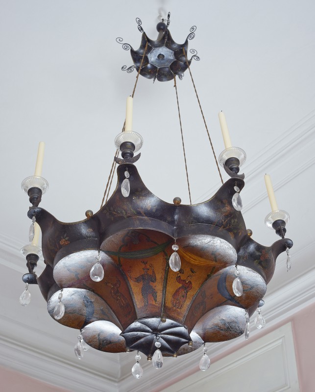 Eight-sconce chandelier, painted in a chinoiserie type