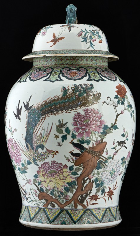 Vase with figure of a Foo dog (imperial guardian lions)