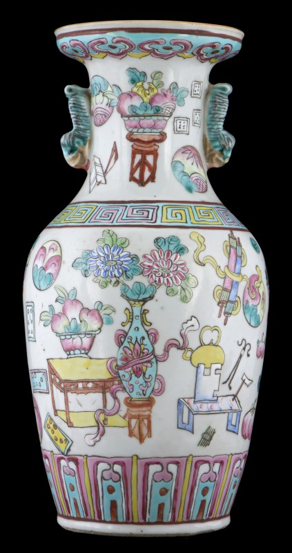 Vase with decoration of “Hundred ancients” motif