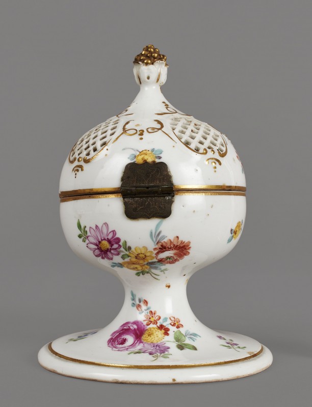 Incense holder with lid