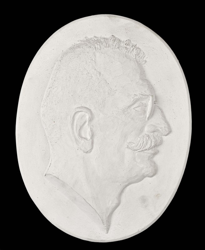 Medallion with portrait of Witold Łozowski - conservator-restorer