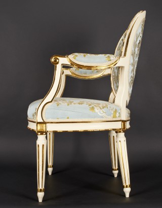 Armchair with medallion-shaped armrests - 2