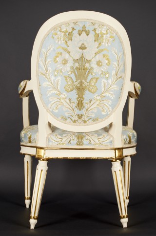 Armchair with medallion-shaped armrests - 3