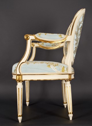 Armchair with medallion-shaped armrests - 2