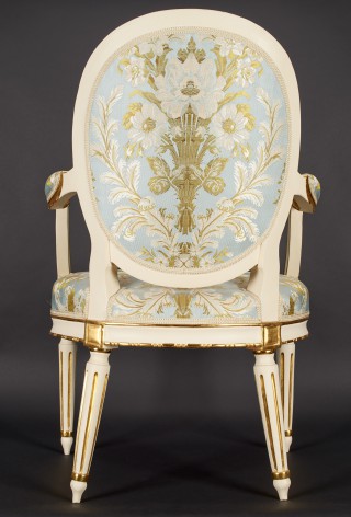 Armchair with medallion-shaped armrests - 3