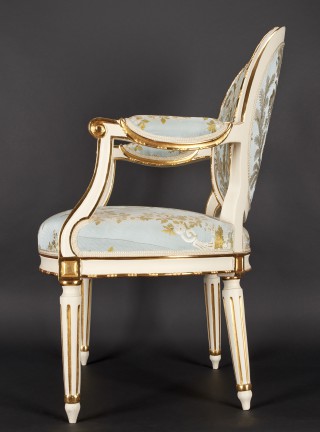 Armchair with medallion-shaped armrests - 2