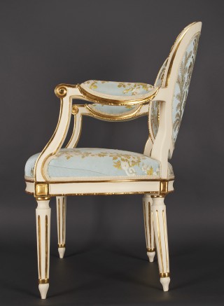 Armchair with medallion-shaped armrests - 2