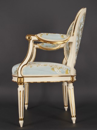 Armchair with medallion-shaped armrests - 2