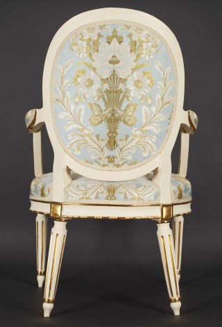 Armchair with medallion-shaped armrests - 3