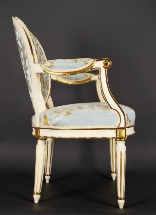 Armchair with medallion-shaped armrests - 3