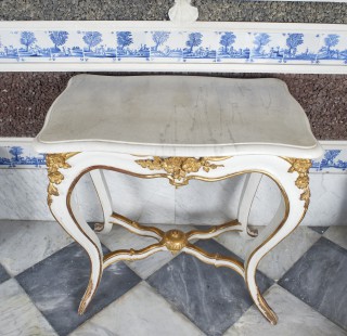 Table decorated with flower motifs with marble top - 2