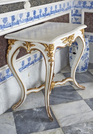 Table decorated with flower motifs with marble top - 4
