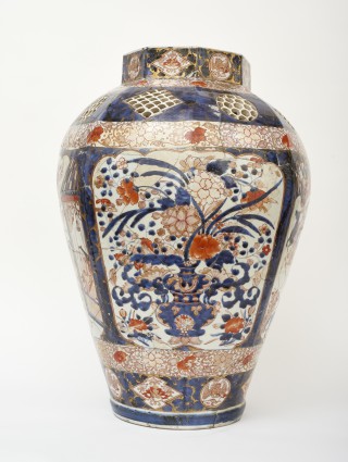 Octagonal vase in the imari type - 1