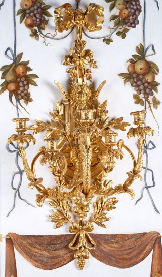 Five-branch applique with motif of a lyre and head of Apollo - 1