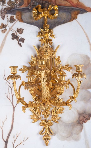 Five-branch applique with motif of a lyre and head of Apollo - 1