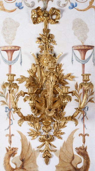 Five-branch applique with motif of a lyre and head of Apollo - 1