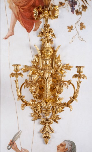 Five-branch applique with motif of a lyre and head of Apollo - 1