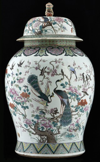 Vase with figure of a Foo dog (imperial guardian lions) - 1