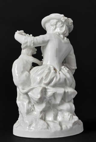 Figurine of a girl with cat - 3