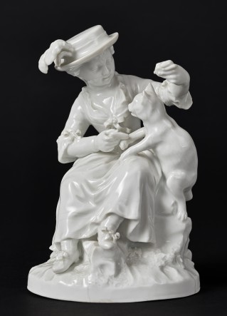 Figurine of a girl with cat - 1