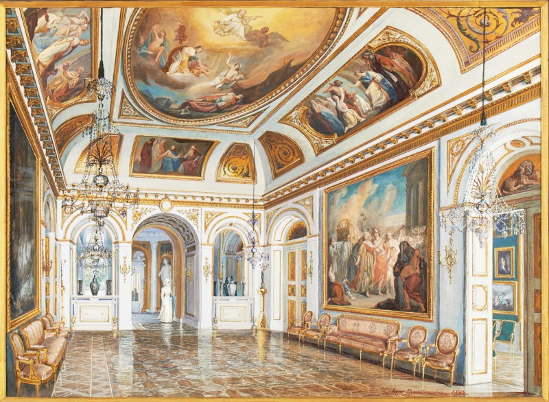 Sala Salomona w Pałacu na Wyspie. Na środku widoczne jest łukowate przejście, ściany zdobią malowidła ścienne. Po prawej stronie, pod ścianą, stoją krzesła oraz kanapa.