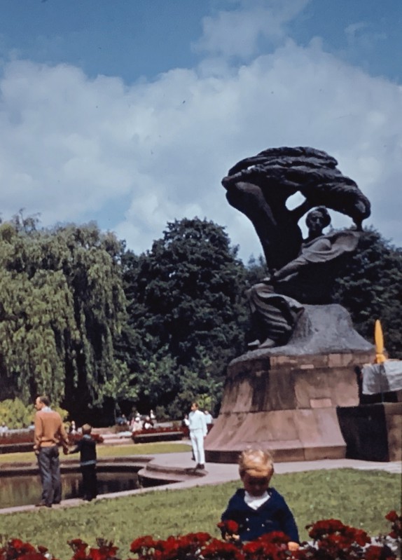 Pomnik Fryderyka Chopina w Łazienkach Królewskich.