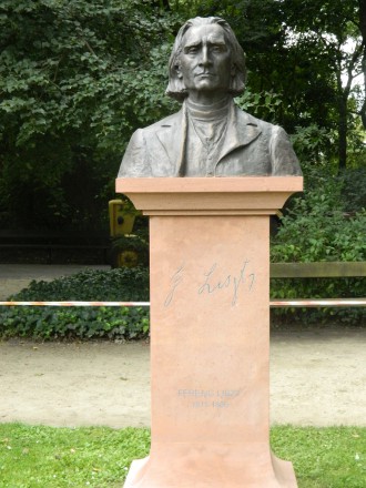 Popiersie Franciszka Liszta.