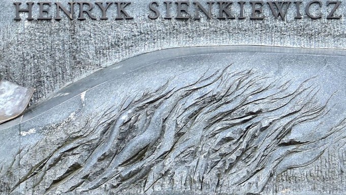 Pomnik Henryka Sienkiewicza - Polski Język Migowy (PJM)