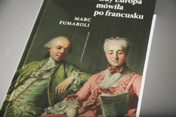 Okładka książki, na której widoczni są mężczyzna i kobieta w strojach z epoki.