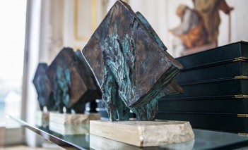 Statuetka plebiscytu "Wydarzenie Historyczne Roku".