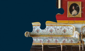 Zdjęcia przedstawiające kanapę z epoki i obrazy na ścianie w połowie przykryte kawałkiem puzzla.