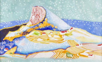 Obraz przedstawiający padający śnieg nad górami, polami i domami, stojącymi w polu. Obraz jest utrzymany w niebiesko-żółto-czerwonej kolorystyce. 