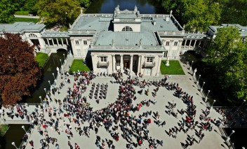 Majówka 2024 w Łazienkach Królewskich. Pikniki, bezpłatne zwiedzanie, koncert