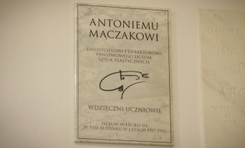Odsłonięcie tablicy upamiętniającej Antoniego Mączaka 