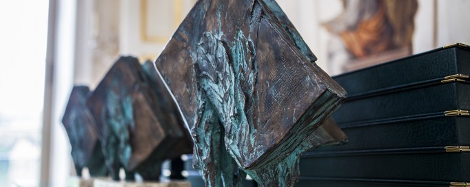 Statuetka plebiscytu "Wydarzenie Historyczne Roku".