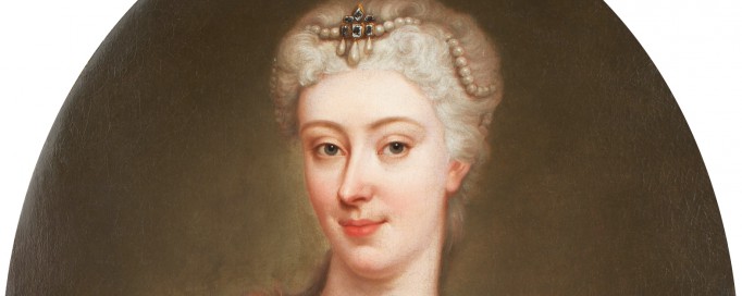 Portret przedstawiający kobietę sukni i płaszczu z futrzanym kołnierzem.