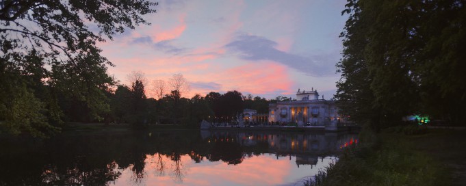 Pałac na Wyspie nocą.