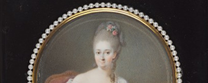 Miniatura przedstawiająca portret młodej kobiety, w XVIII-wiecznej sukni.