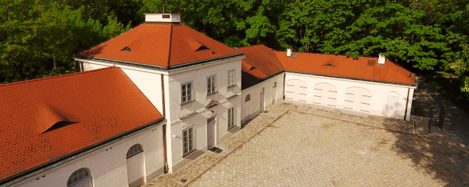 Stajnie Kubickiego w Łazienkach Królewskich.